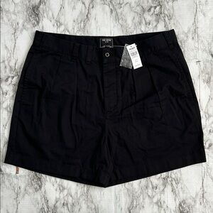 Todd Snyder | NWT men’s size 38 5" officer shorts in black pleated front